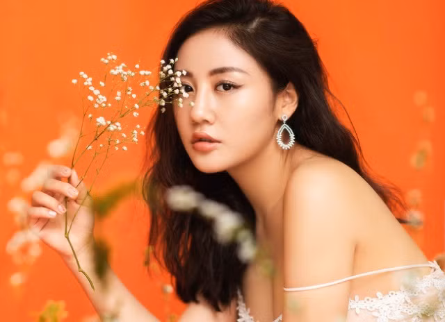 Văn Mai Hương trước tin đồn chồng sắp cưới là Bùi Anh Tuấn.