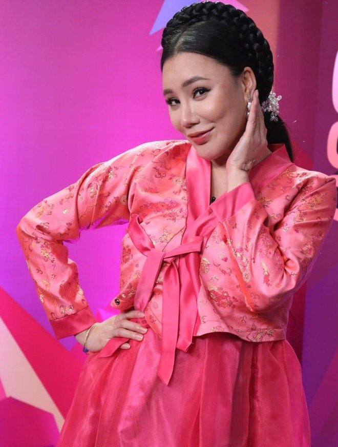 Vắng bóng quá lâu, Hồ Quỳnh Hương bất ngờ xuất hiện với tạo hình khác lạ ảnh 4 bien mat qua lau khoi song truyen hinh, ho quynh huong "run ray" tro lai va hanh dong de thuong - 7