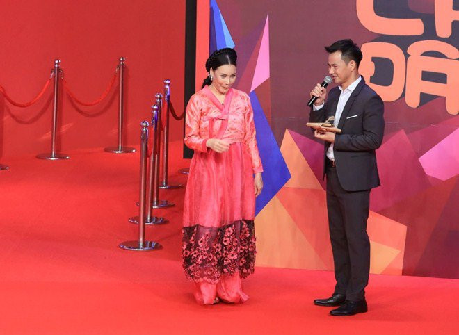 Vắng bóng quá lâu, Hồ Quỳnh Hương bất ngờ xuất hiện với tạo hình khác lạ ảnh 2 bien mat qua lau khoi song truyen hinh, ho quynh huong "run ray" tro lai va hanh dong de thuong - 5