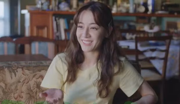 Địch Lệ Nhiệt Ba lộ làn da chảy xệ nhăn nheo, xuống sắc khó tin ảnh 2