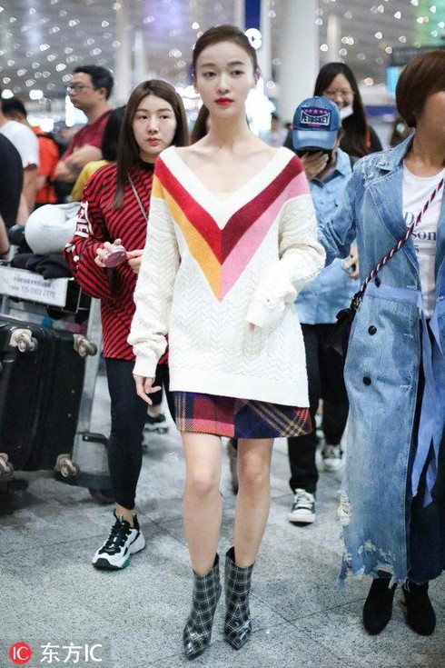 “Ngụy Anh Lạc” Ngô Cẩn Ngôn xuất hiện gầy gò tại sân bay ảnh 4 “Ngụy Anh Lạc” Ngô Cẩn Ngôn xuất hiện gầy gò tại sân bay ảnh 4