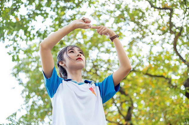 Cô gái bỗng “nổi như cồn” với bức ảnh mặc đồng phục ĐH Bách khoa - Ảnh 4.  Cô gái bỗng “nổi như cồn” với bức ảnh mặc đồng phục ĐH Bách khoa - Ảnh 4.