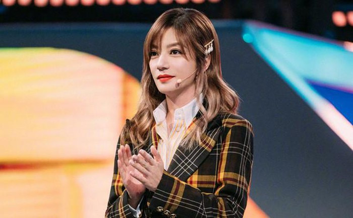 Triệu Vy được khen nhan sắc và trình độ khi làm giám khảo ảnh 1 Triệu Vy được khen nhan sắc và trình độ khi làm giám khảo ảnh 1