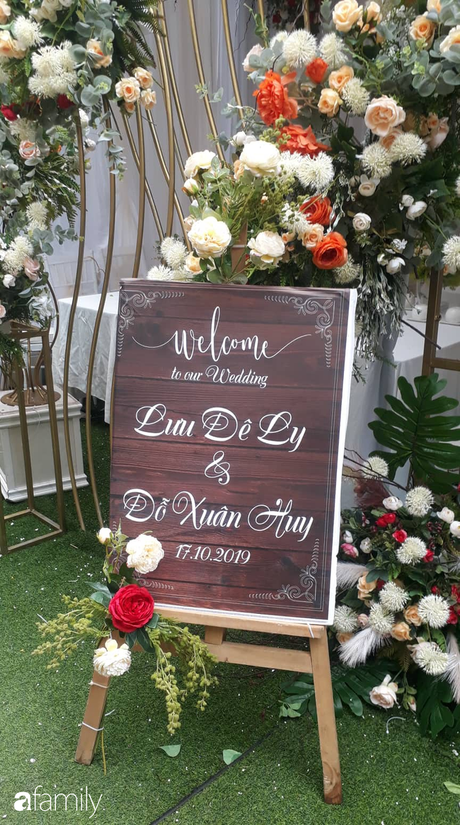 Sốc với nhan sắc thật của hot girl thị phi Lưu Đê Ly trong đám hỏi, khác xa với ảnh "sống ảo" long lanh trên mạng - Ảnh 1. Sốc với nhan sắc thật của hot girl thị phi Lưu Đê Ly trong đám hỏi, khác xa với ảnh "sống ảo" long lanh trên mạng - Ảnh 1.