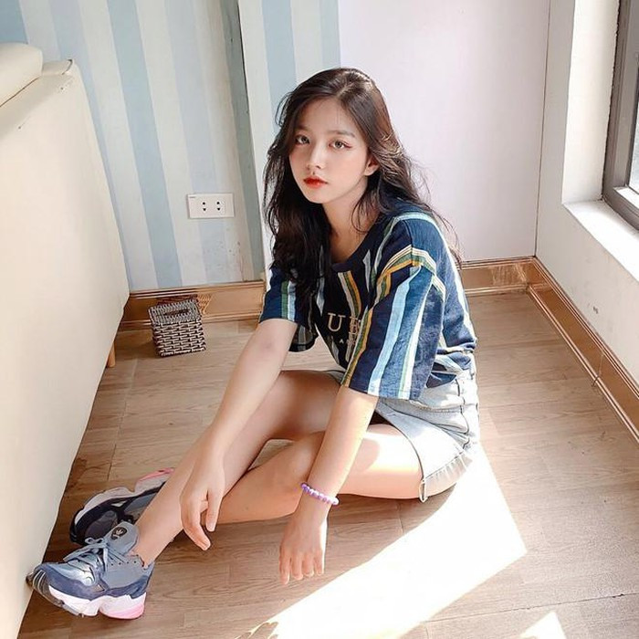 Dàn nữ sinh 2K nổi tiếng nhờ góc nghiêng thần thái ảnh 4