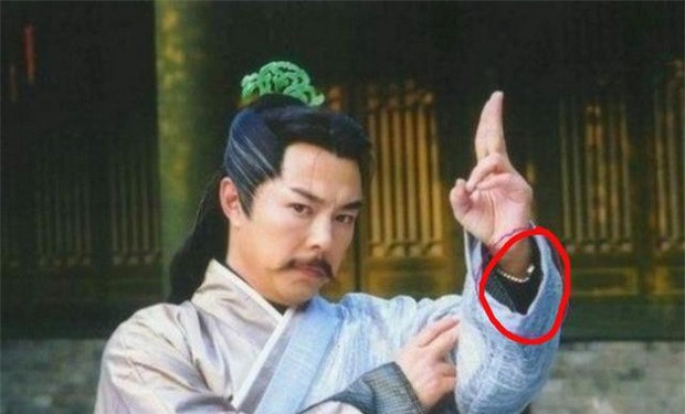 Những cảnh ngớ ngẩn trong phim truyền hình Trung Quốc - Hình 2 Nhung canh ngo ngan trong phim truyen hinh Trung Quoc-Hinh-2