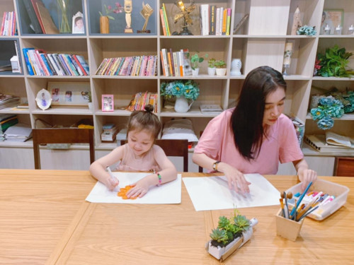 Phòng ngủ con gái Elly Trần