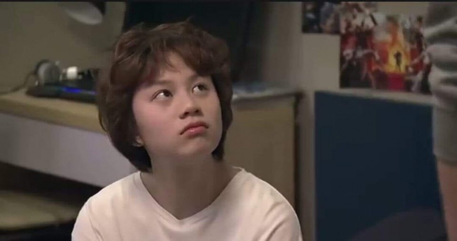 Phong cách thời trang siêu cá tính từ phim đến đời thực của Ánh Dương - cô em út “Về nhà đi con” ảnh 3 Empty