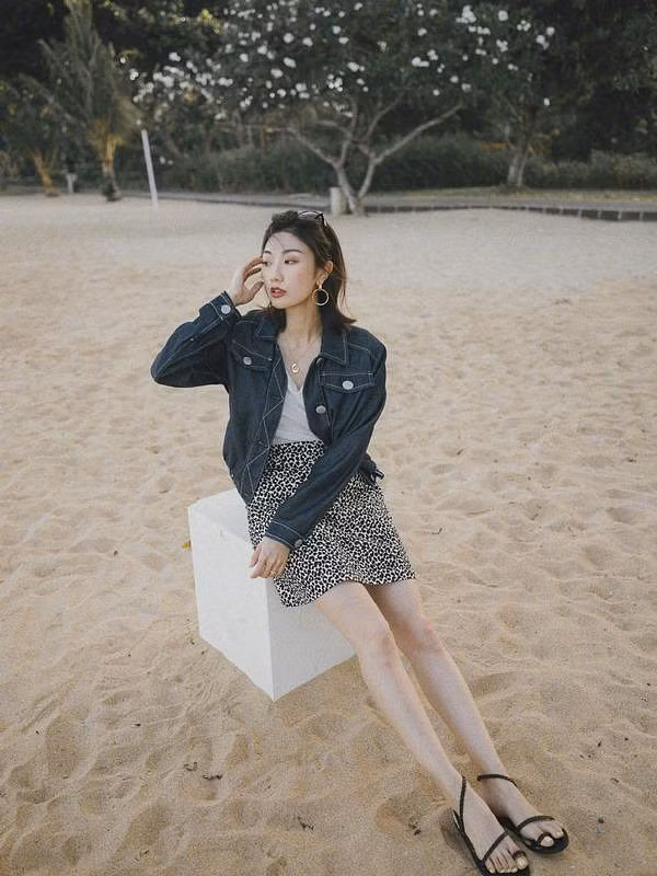 Mẹo mặc đẹp mọi lúc mọi nơi bất chấp thời tiết nắng mưa thất thường ảnh 18 Empty