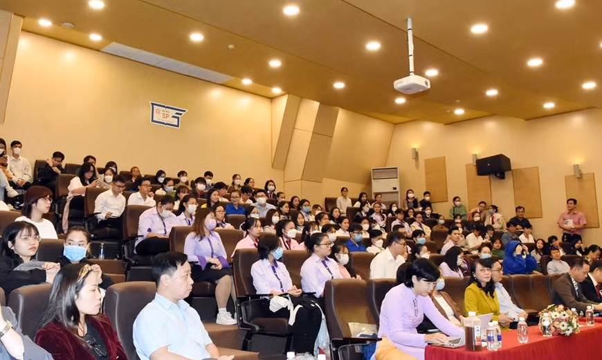 Quang cảnh hội thảo. Quang cảnh hội thảo.