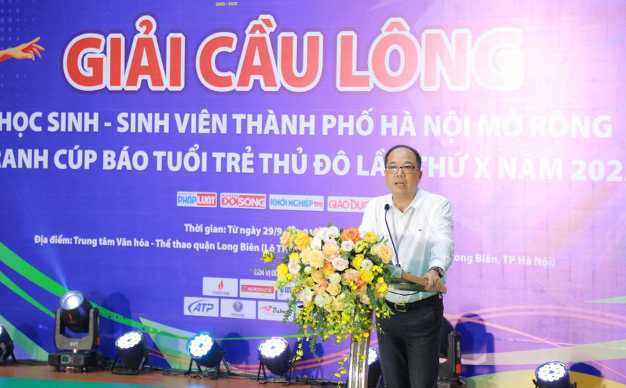 Nhà báo Nguyễn Mạnh Hưng - Tổng Biên tập Báo Tuổi trẻ Thủ đô, Trưởng Ban tổ chức giải phát biểu tại lễ khai mạc. Nhà báo Nguyễn Mạnh Hưng - Tổng Biên tập Báo Tuổi trẻ Thủ đô, Trưởng Ban tổ chức giải phát biểu tại lễ khai mạc.