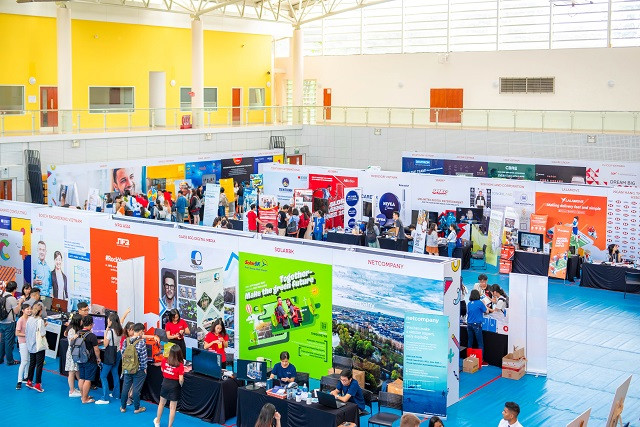 Ngày hội Tuyển dụng RMIT Việt Nam 2019 thu hút hơn 40 đối tác và doanh nghiệp hàng đầu. Ngày hội Tuyển dụng RMIT Việt Nam 2019 thu hút hơn 40 đối tác và doanh nghiệp hàng đầu.