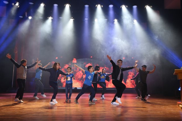 Tiết mục biểu diễn ngẫu hứng của học viên và giáo viên Ocean Edu