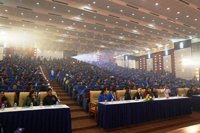 Không khí vô cùng nóng tại Hội trường A2 - Đại học Kinh tế Quốc dân