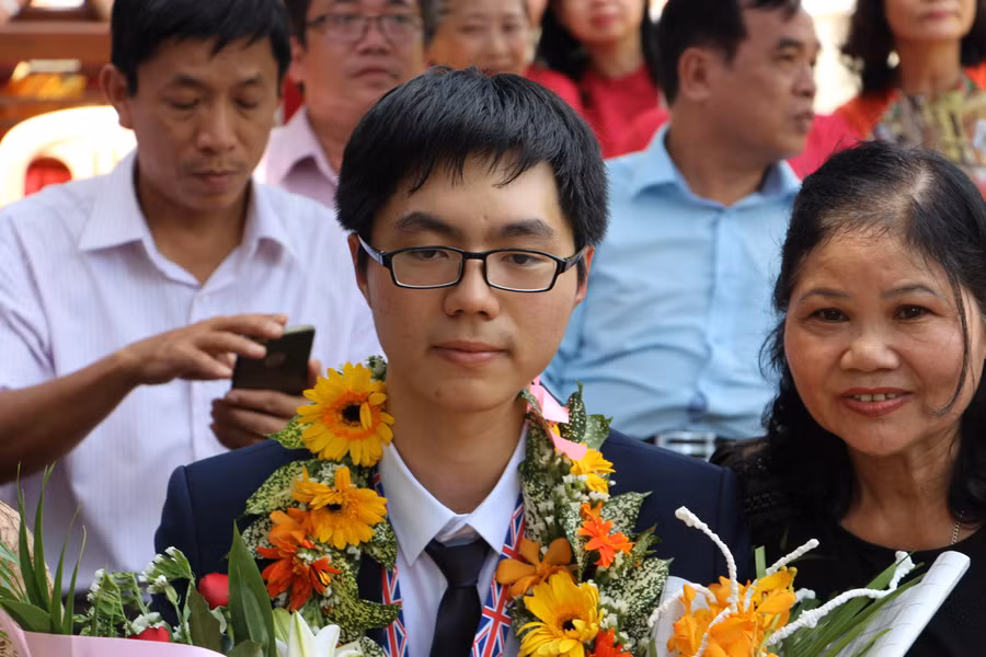 Trường Quốc học Huế vinh danh học sinh đạt huy chương vàng Olympic sinh học