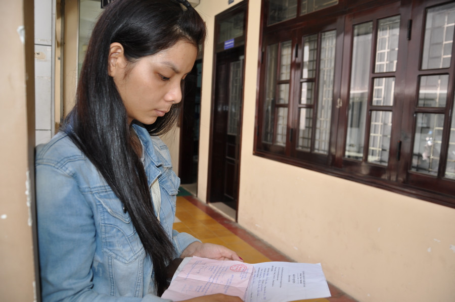 Nguyễn Thị Tâm (xã Đức Mỹ, huyện Phù Mỹ, tỉnh Bình Định) có mặt từ sáng sớm tại ĐH Đà Nẵng để xin thay đổi nguyện vọng xét tuyển cho hai người bạn của mình.