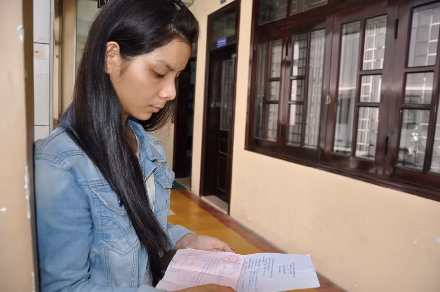 Nguyễn Thị Tâm (xã Đức Mỹ, huyện Phù Mỹ, tỉnh Bình Định) có mặt từ sáng sớm tại ĐH Đà Nẵng để xin thay đổi nguyện vọng xét tuyển cho hai người bạn của mình.