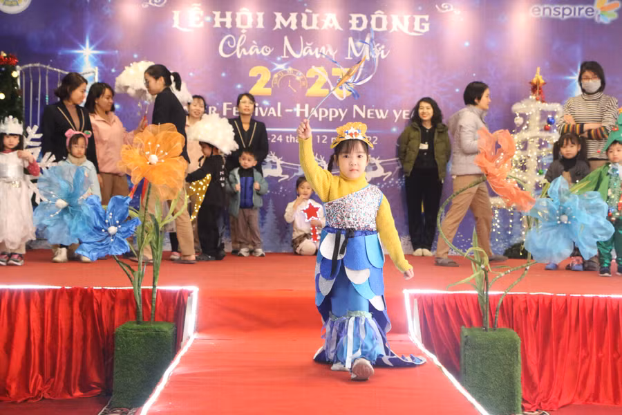 Trẻ tại Trường Mầm non 20/10 được tham gia hoạt động tập thể giúp tăng khả năng tự tin của bản thân.