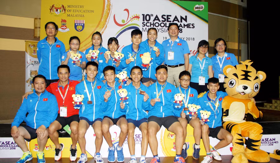 Các vận động viên bóng bàn đã xuất sắc khi giành huy chương vàng ở nội dung đồng đội nữ và huy chương đồng ở nội dung đồng đội nam