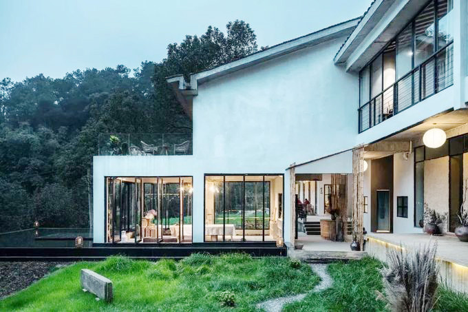 Cô gái xây nhà trên núi đưa cha mẹ lên sống ẩn dật ảnh 10