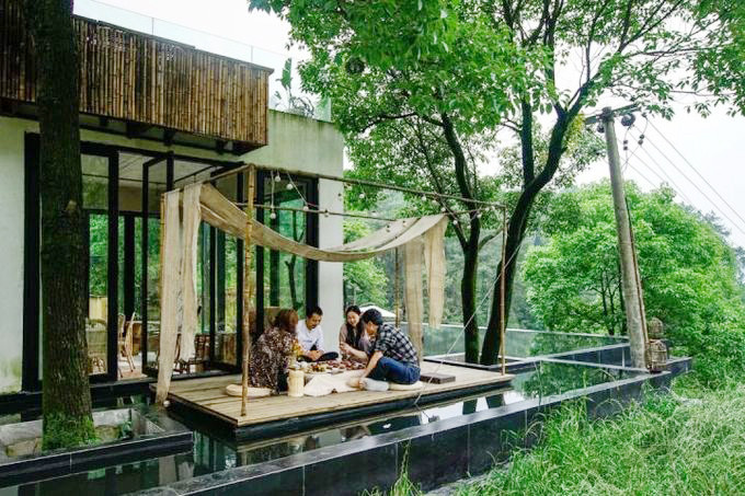 Cô gái xây nhà trên núi đưa cha mẹ lên sống ẩn dật ảnh 9