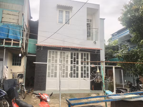 Xóm Gò Mả Sài Gòn: 3-4 ngôi mộ nằm trước cửa nhà