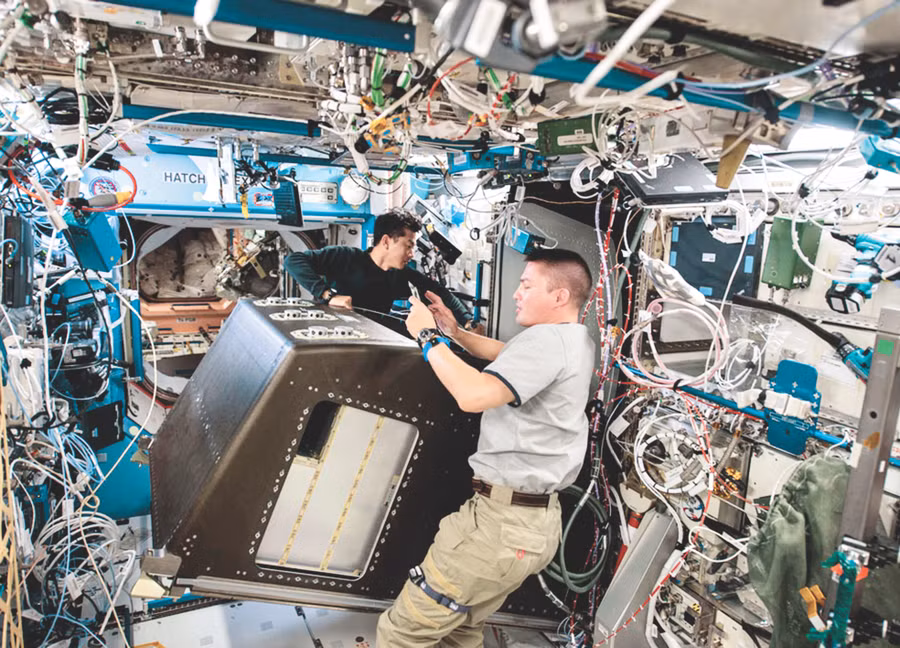 Phi hành gia trong Trạm Vũ trụ quốc tế ISS.