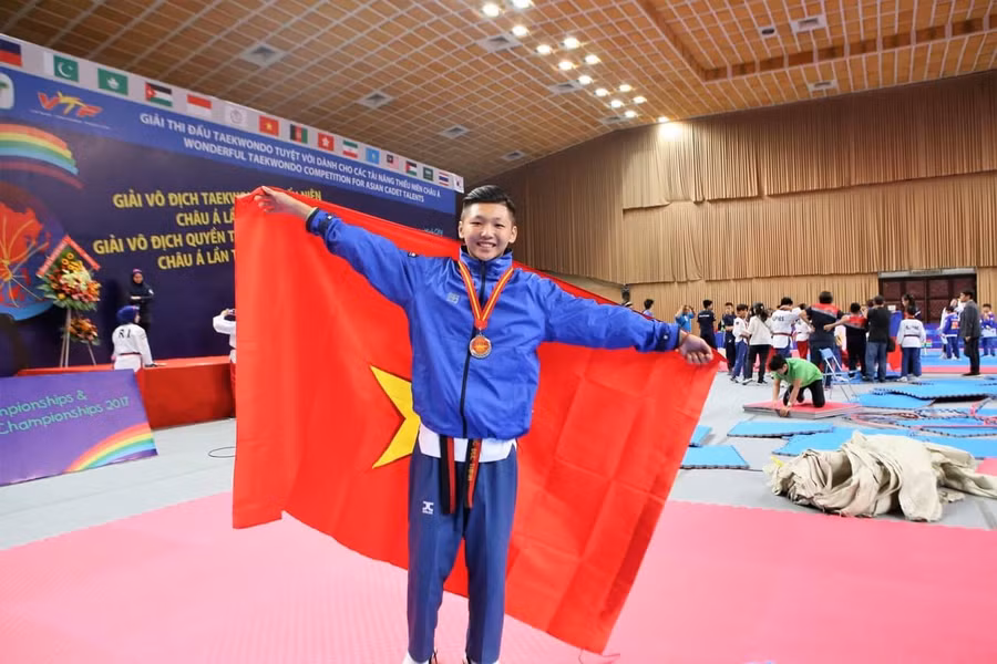 Nguyễn Đức Thịnh giành HCB tại giải vô địch Taekwondo Cadet châu Á nội dung cá nhân nam sáng tạo năm 2017 - Ảnh NVCC.