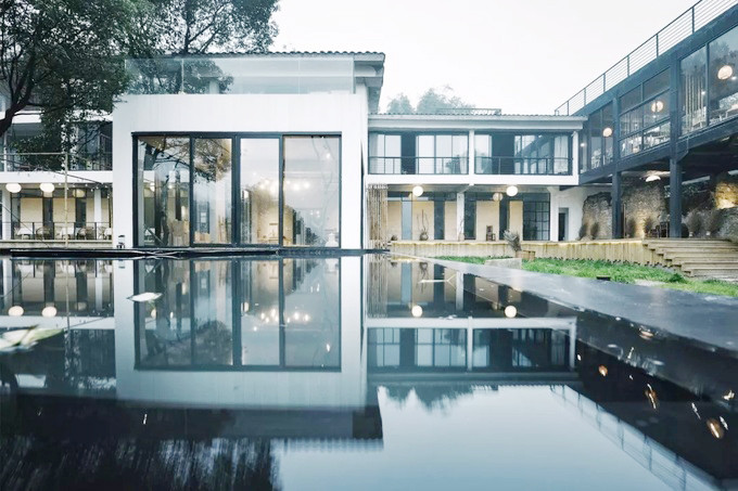 Cô gái xây nhà trên núi đưa cha mẹ lên sống ẩn dật ảnh 7