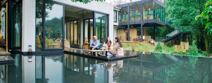 Cô gái xây nhà trên núi đưa cha mẹ lên sống ẩn dật ảnh 6