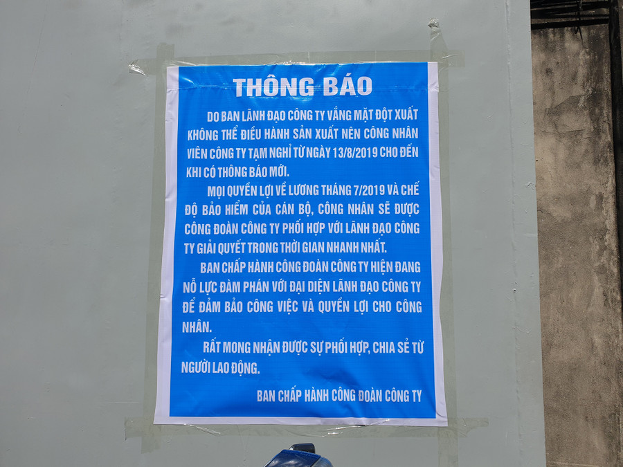 Tấm bảng thông báo khiến người lao động rơi vào tình cảnh mất việc Tấm bảng thông báo khiến người lao động rơi vào tình cảnh mất việc