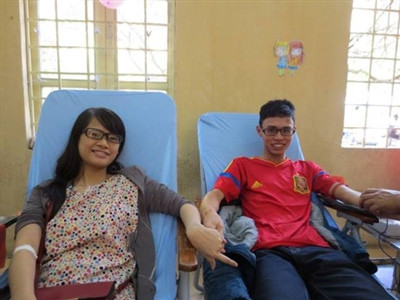 Tình yêu lung linh bắt đầu từ ngày “tận thế” ảnh 9 Tình yêu lung linh bắt đầu từ ngày “tận thế”