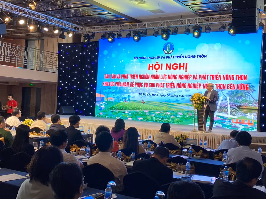 Một lãnh đạo Sở NN&amp;PTNN chia sẻ tại hội nghị.