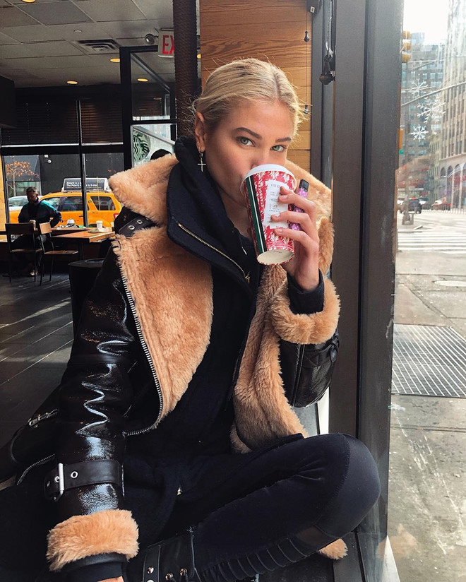 Street style dep mat, sanh dieu cua nguoi mau lo vong mot o Cannes hinh anh 4 