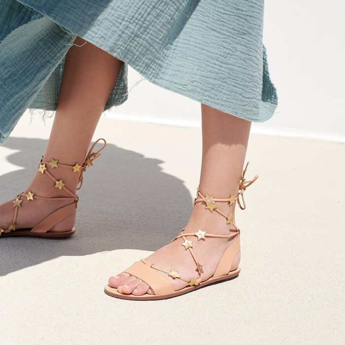 5 kiểu sandal siêu xinh hot nhất mùa hè này ảnh 1 Hè này đi đâu cũng thấy loạt sandal siêu xinh siêu hot này đấy các nàng