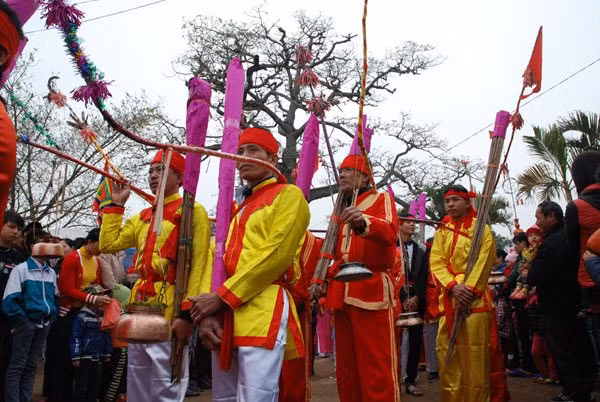 Tục thổi cơm thi với nhiều nét văn hóa cổ truyền tại lễ hội làng Ngọc Tiên.