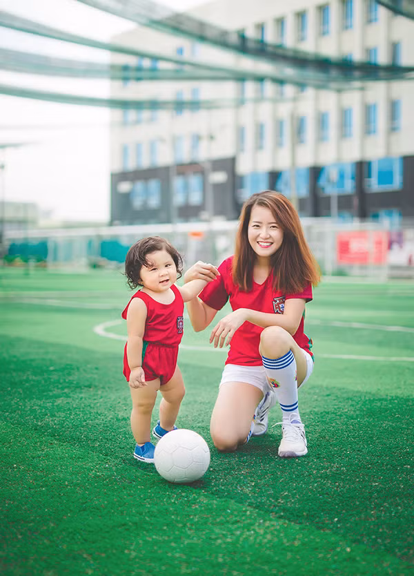 Trước đây, Mimi đã từng lên báo với vai trò người mẫu trong bộ ảnh bé gái nông dân Nam Bộ. Bộ ảnh ấy đã mang về cho Mimi một lượng người hâm mộ không nhỏ.