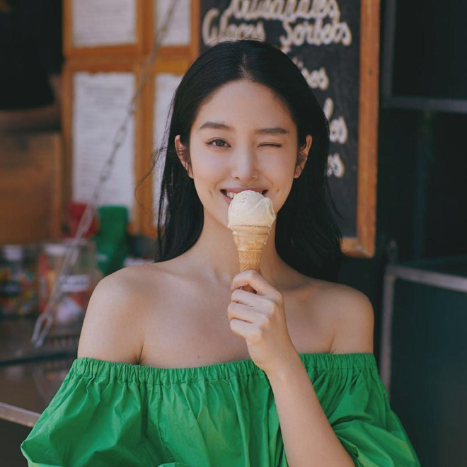 Mỹ nhân 9X khiến cha nuôi tỷ phú của Lưu Diệc Phi say đắm là ai? ảnh 3 My nhan 9X khien cha nuoi ty phu cua Luu Diec Phi say dam la ai hinh anh 3