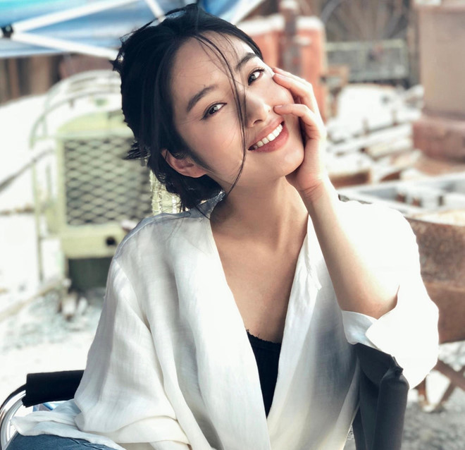 Mỹ nhân 9X khiến cha nuôi tỷ phú của Lưu Diệc Phi say đắm là ai? ảnh 1 My nhan 9X khien cha nuoi ty phu cua Luu Diec Phi say dam la ai hinh anh 1