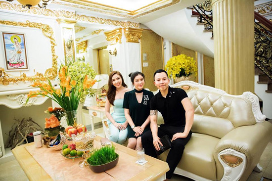 Nội thất cực kỳ xa hoa bên trong biệt thự dát vàng của Lý Nhã Kỳ ảnh 4 Empty