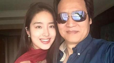 Mỹ nhân 9X khiến cha nuôi tỷ phú của Lưu Diệc Phi say đắm là ai? ảnh 4 My nhan 9X khien cha nuoi ty phu cua Luu Diec Phi say dam la ai hinh anh 4