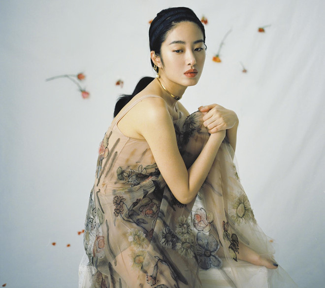 Mỹ nhân 9X khiến cha nuôi tỷ phú của Lưu Diệc Phi say đắm là ai? ảnh 10 My nhan 9X khien cha nuoi ty phu cua Luu Diec Phi say dam la ai hinh anh 10