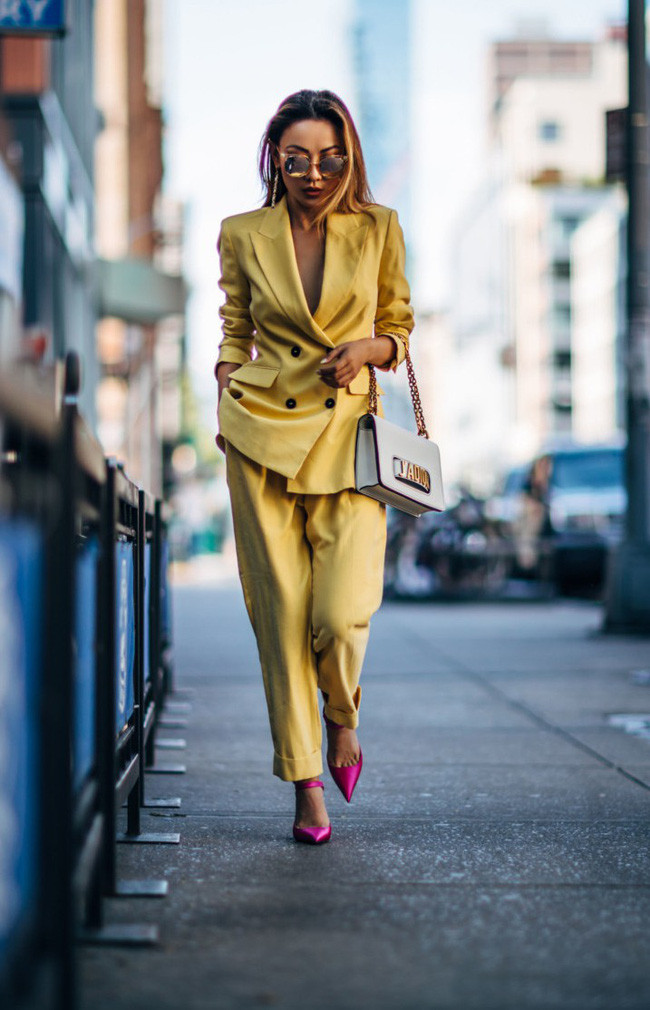 4 màu sắc tưởng phối không nổi, ai ngờ lại giúp chị em thu hút mọi ánh nhìn giữa đám đông - Ảnh 1. 4 màu sắc tưởng phối không nổi, ai ngờ lại giúp chị em thu hút mọi ánh nhìn giữa đám đông - Ảnh 1.