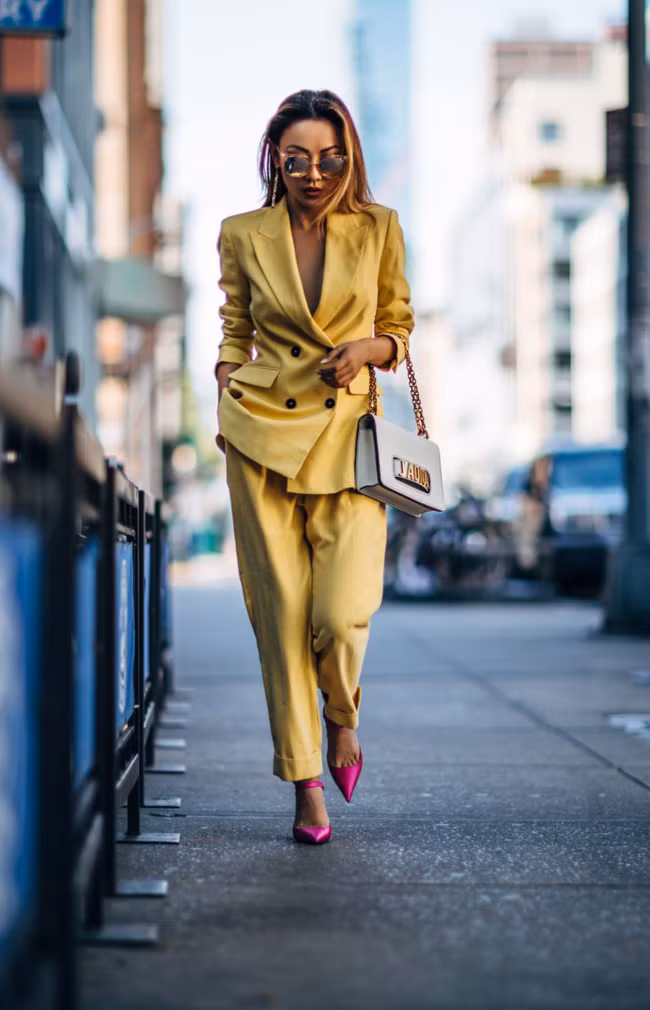 4 màu sắc tưởng phối không nổi, ai ngờ lại giúp chị em thu hút mọi ánh nhìn giữa đám đông - Ảnh 1. 4 màu sắc tưởng phối không nổi, ai ngờ lại giúp chị em thu hút mọi ánh nhìn giữa đám đông - Ảnh 1.