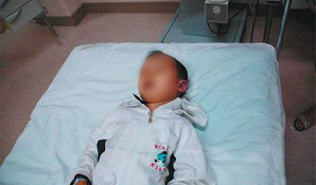Bé trai 4 tuổi sống thực vật cả đời chỉ vì sai lầm dễ mắc phải của người lớn