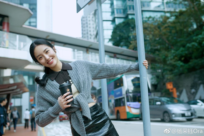 Mỹ nhân 9X khiến cha nuôi tỷ phú của Lưu Diệc Phi say đắm là ai? ảnh 12 My nhan 9X khien cha nuoi ty phu cua Luu Diec Phi say dam la ai hinh anh 12