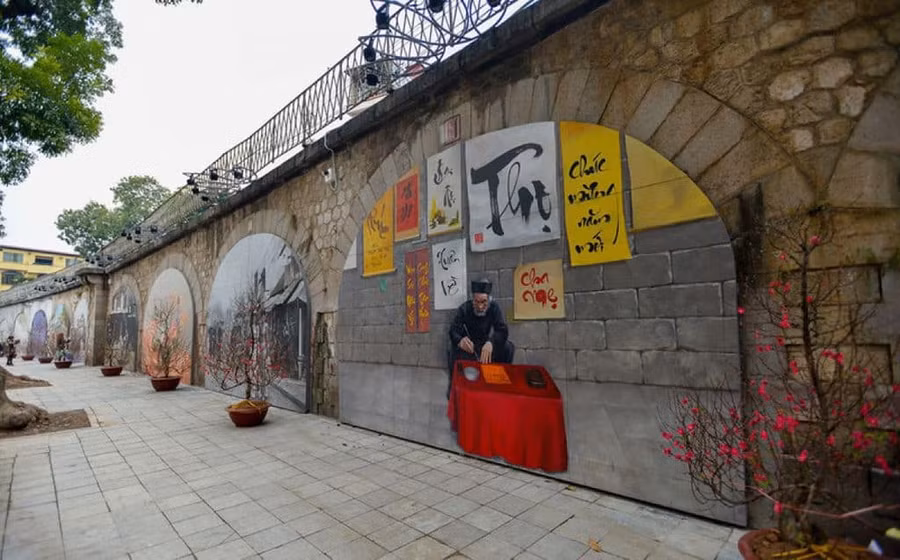 Một góc phố bích họa Phùng Hưng