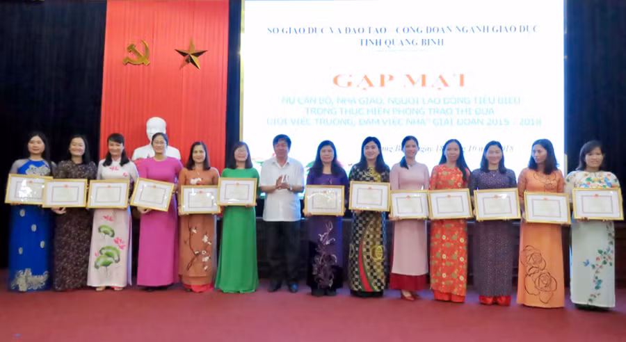 Những giáo viên tiêu biểu được vinh danh tại buổi lễ