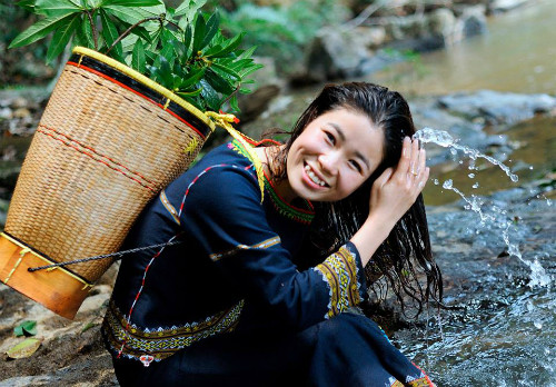 Nụ cười rạng rỡ của cô gái Tây Nguyên xinh đẹp, đa tài. Ảnh: Thùy An