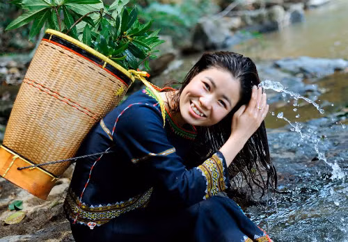 Nụ cười rạng rỡ của cô gái Tây Nguyên xinh đẹp, đa tài. Ảnh: Thùy An